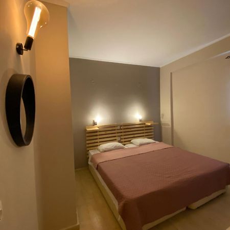 Estro Studios Moraḯtika Luaran gambar