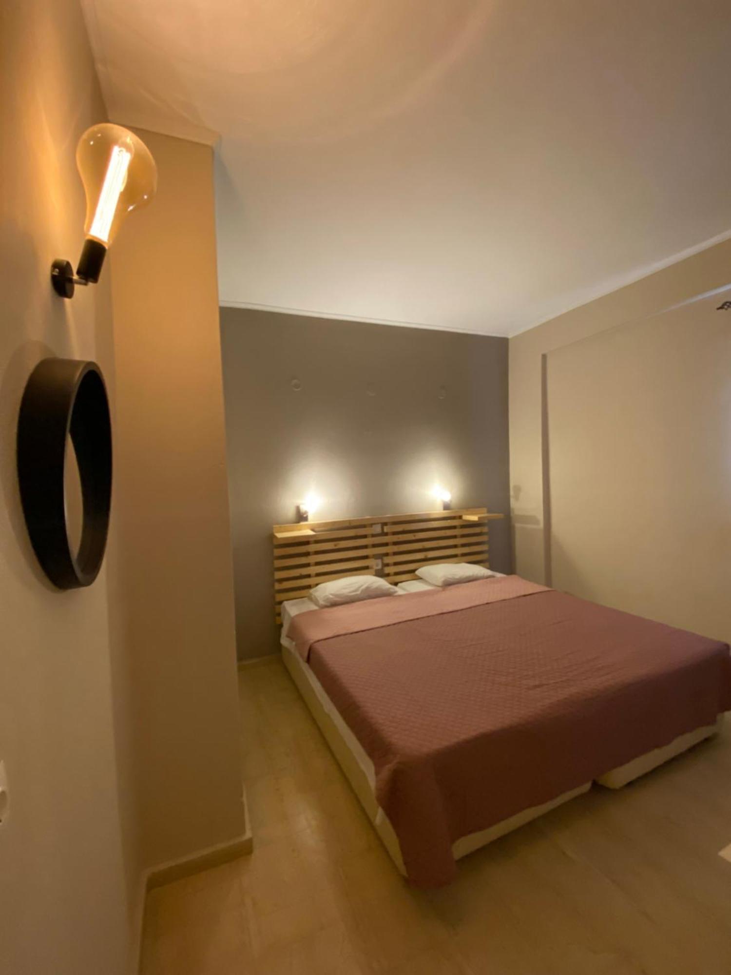 Estro Studios Moraḯtika Luaran gambar